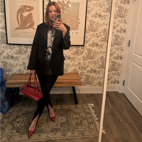 Meet your Posher, Jade - Picture 2 of 5